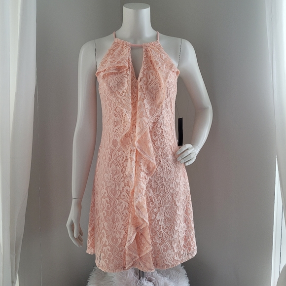 Venus lace front ruffle dress - Picture 3 of 7